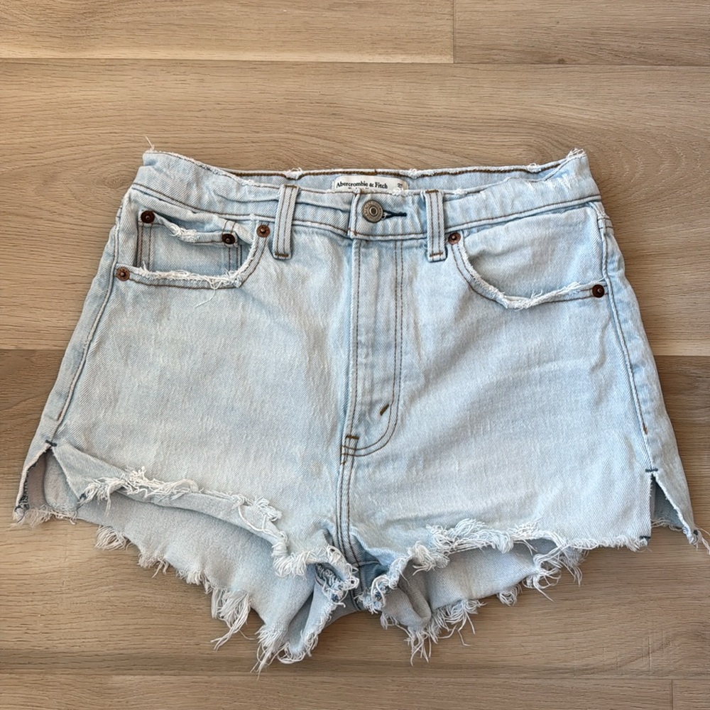 Abercrombie & Fitch - The Mom Short High Rise